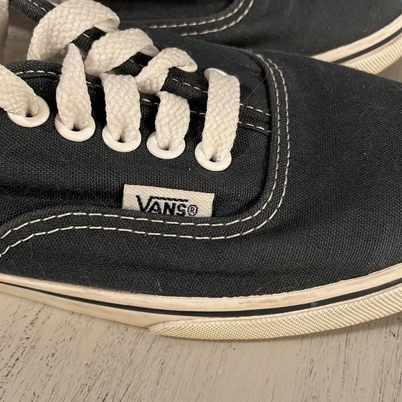 Vans - Picture 6 of 7